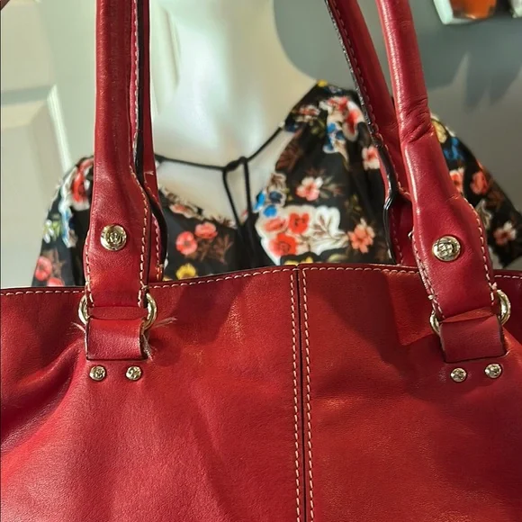 Kate Spade Red Leather Shoulder Bag with Textured Finish and Gold Accents - Picture 6 of 13